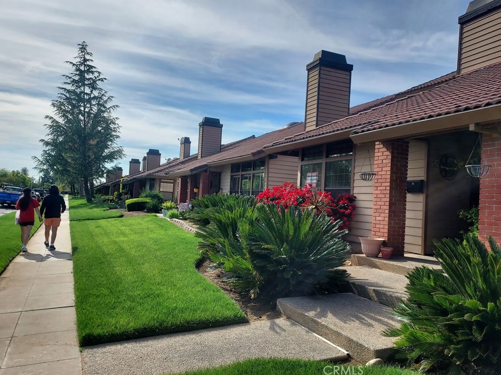 746 Magill Ave, Fresno CA  93704-1014 exterior