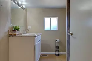 431 S Laurel St, Turlock, CA 95380 - Photo 19