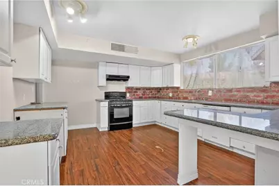 1733 Crestmont, Bakersfield, CA 93306 - Photo 5