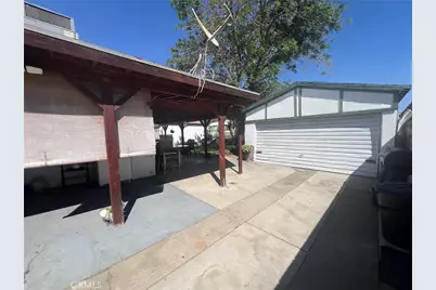 8323 Emerald Avenue, Fontana, CA 92335 - Photo 15