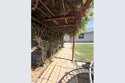 33 E Wallis, Gustine, CA 95322 - Photo 23