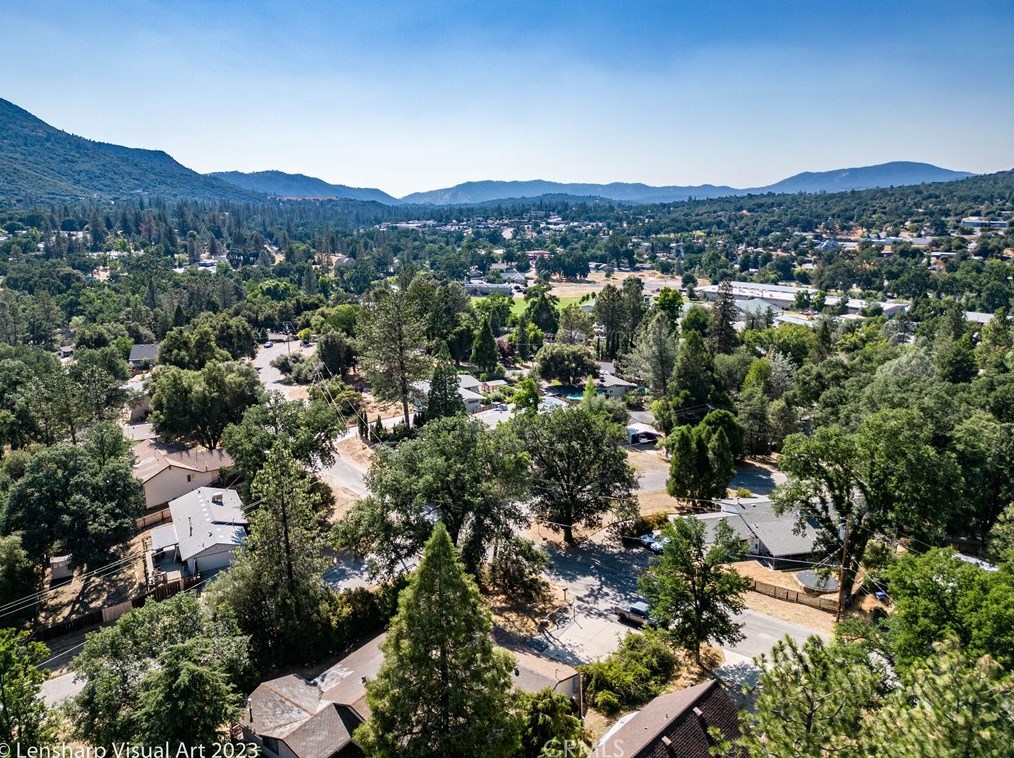 49616 Pierce Dr, Oakhurst CA  93644-8725 exterior