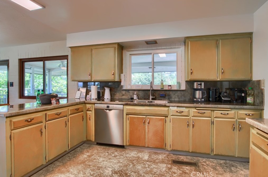 39210 Road 425b, Oakhurst CA  93644-8850 exterior