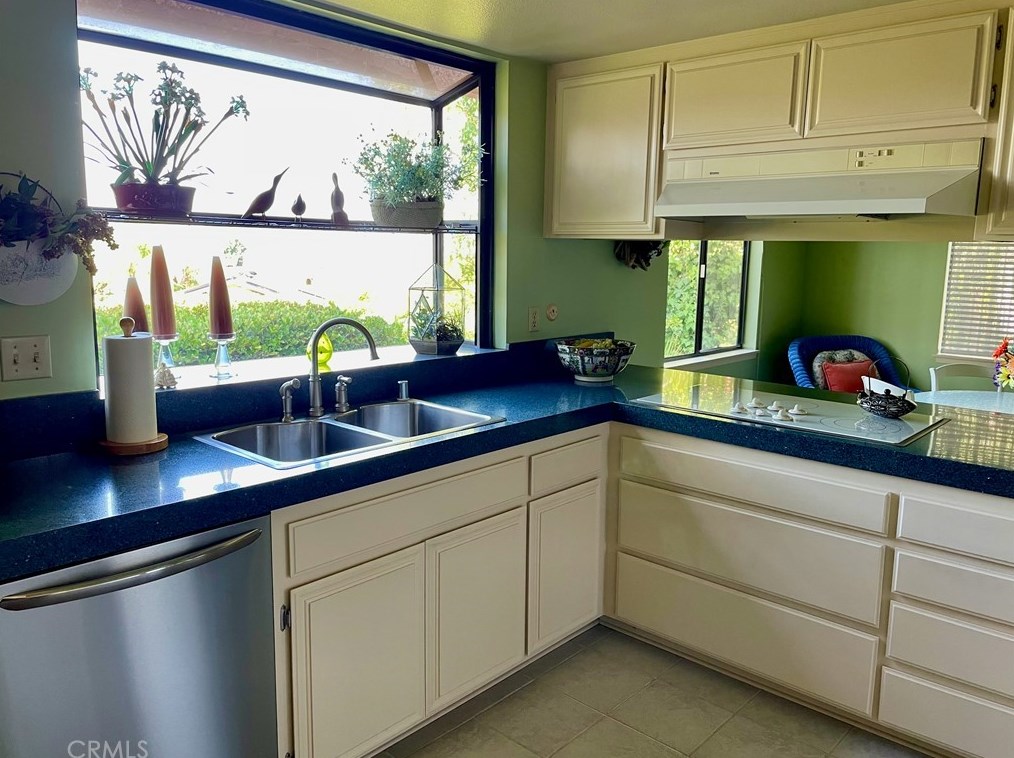 341 Calle Bonita, Escondido CA  92029-7947 exterior