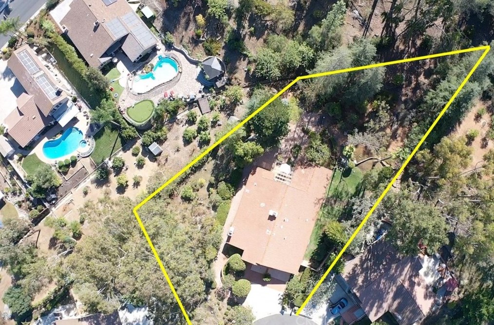 341 Calle Bonita, Escondido CA  92029-7947 exterior