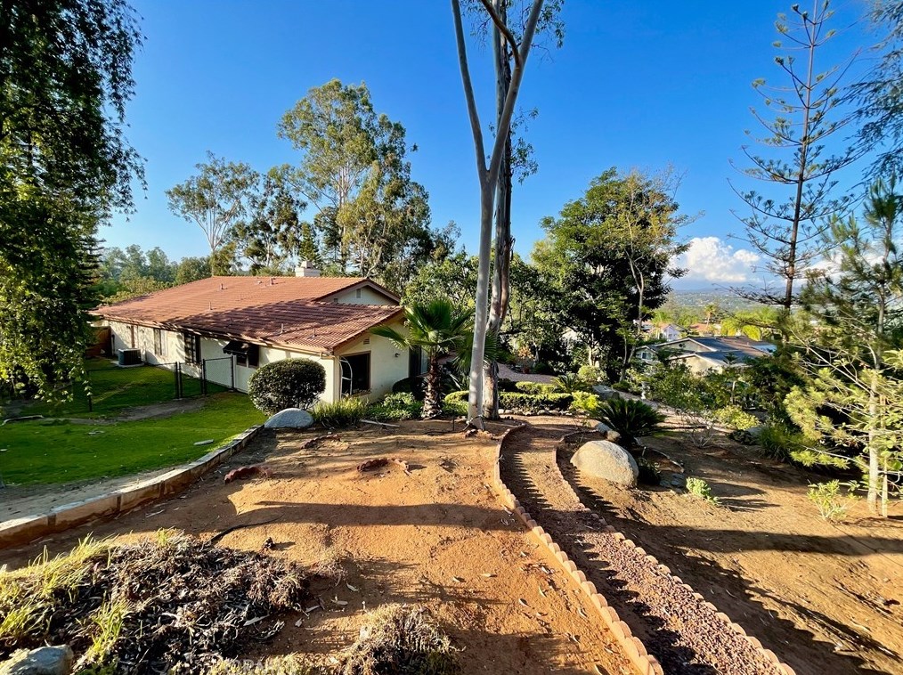 341 Calle Bonita, Escondido CA  92029-7947 exterior