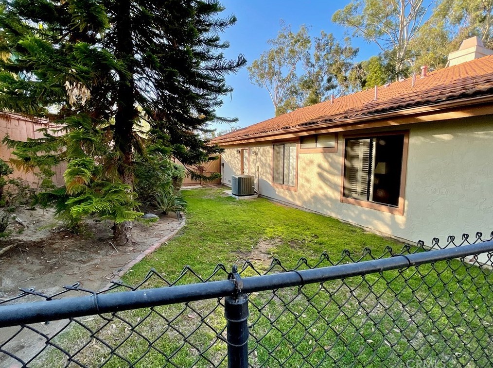 341 Calle Bonita, Escondido CA  92029-7947 exterior