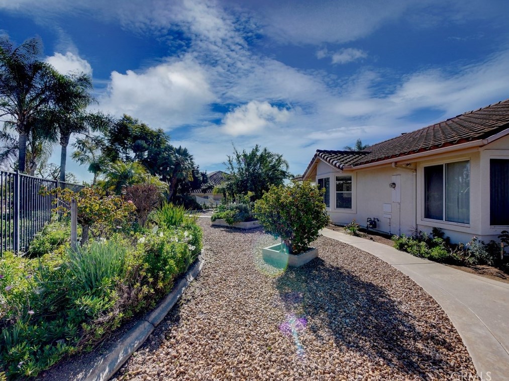 1109 Sea Larke Dr, Fallbrook CA  92028-4454 exterior