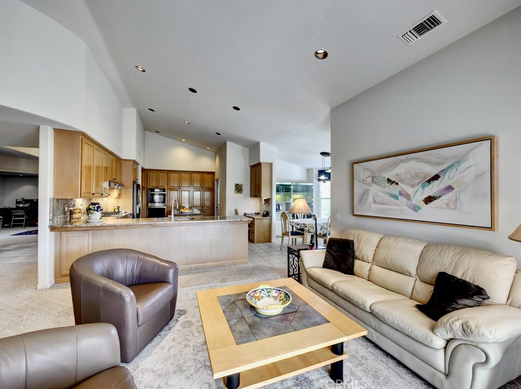 1109 Sea Larke Dr, Fallbrook CA  92028-4454 exterior