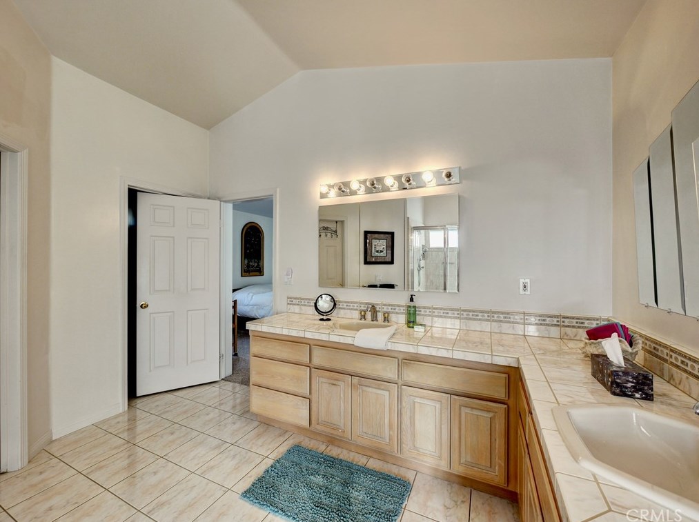 1109 Sea Larke Dr, Fallbrook CA  92028-4454 exterior