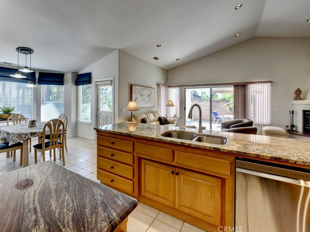 1109 Sea Larke Dr, Fallbrook CA  92028-4454 exterior