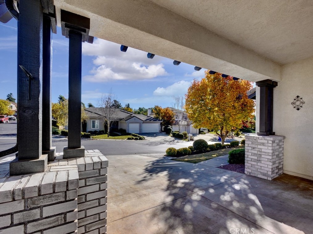 2143 Stone Castle, Fallbrook CA  92028-4490 exterior