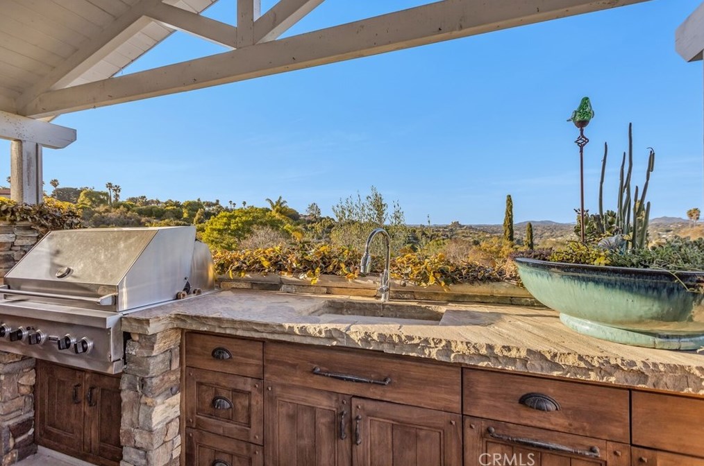 510 Rancho Camino, Fallbrook CA  92028-9093 exterior