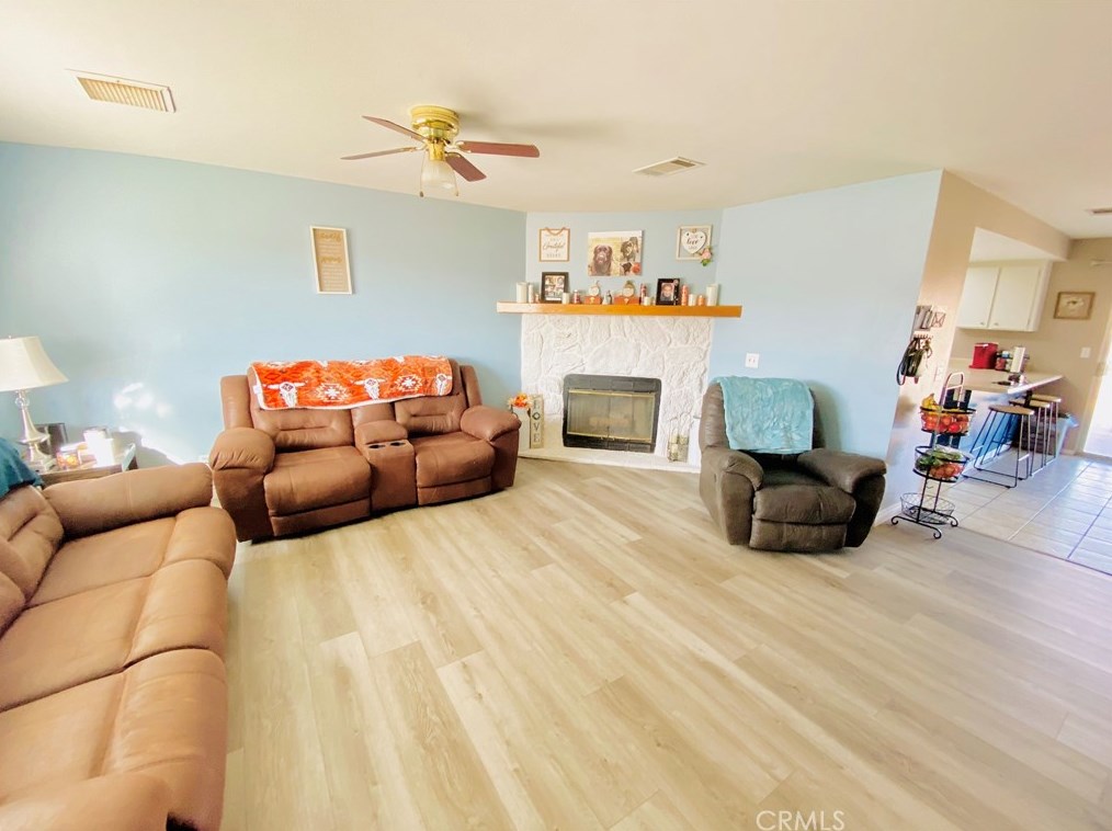 16715 Pawnee Rd, Apple Valley CA  92307-1802 exterior