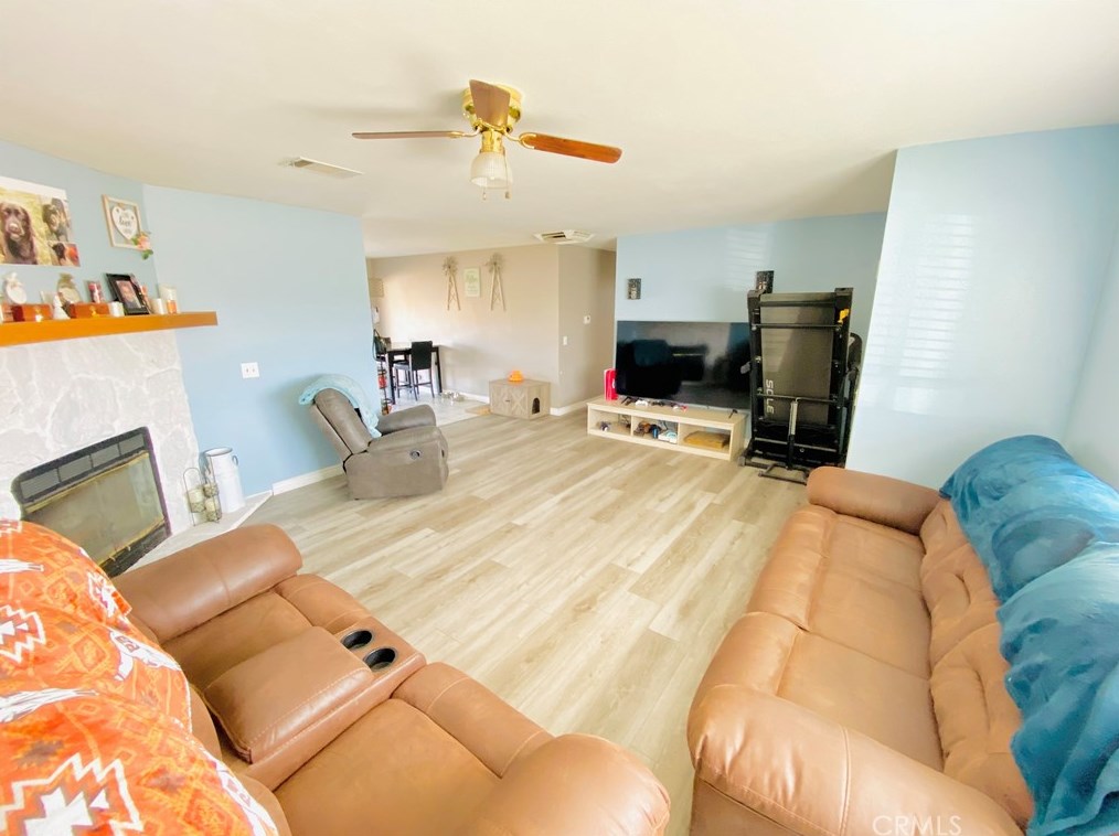 16715 Pawnee Rd, Apple Valley CA  92307-1802 exterior