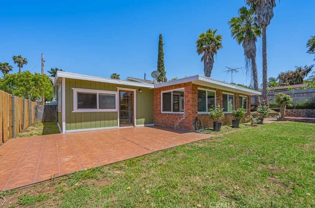 517 Potter St, Fallbrook CA 92028-3072 exterior