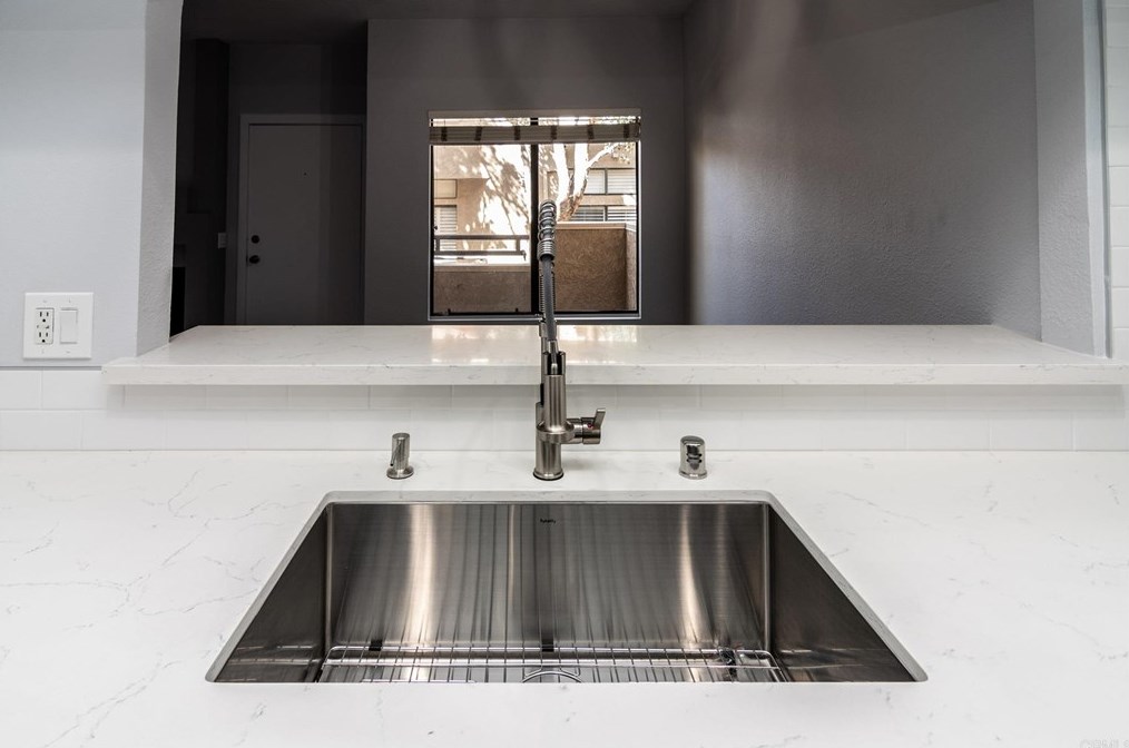 179 Mcafee Ct, Thousand Oaks CA 91360-2671 exterior