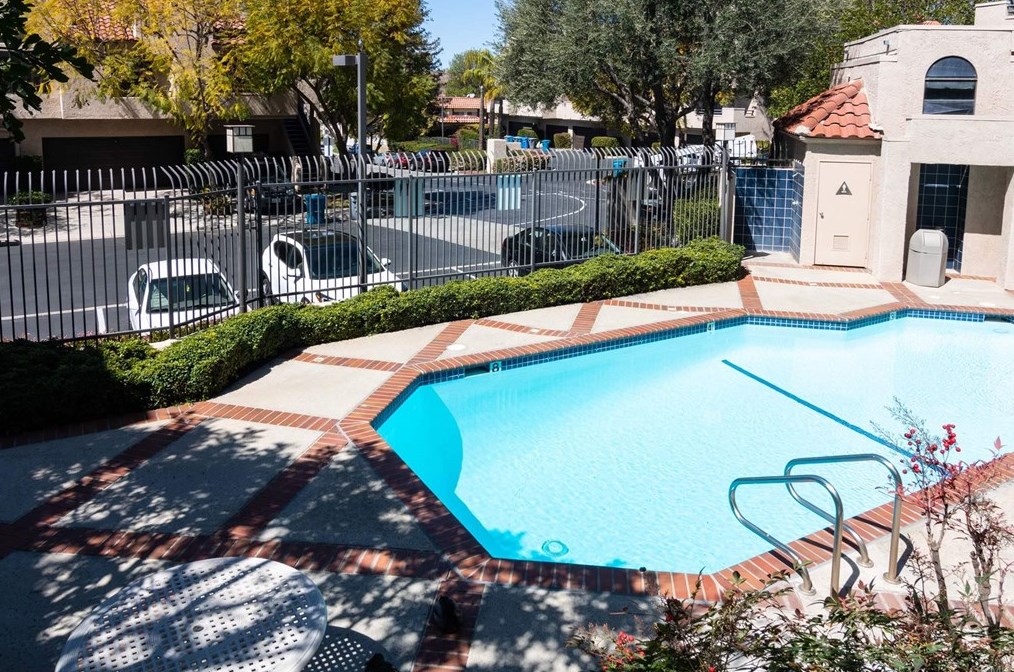 179 Mcafee Ct, Thousand Oaks CA 91360-2671 exterior