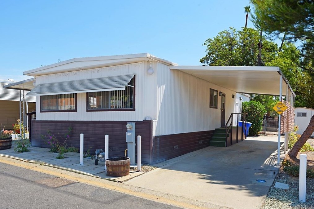 1120 Mission Rd, Fallbrook CA  92028-2200 exterior