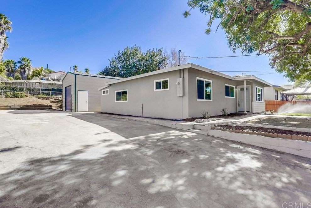 739 Iowa St, Fallbrook CA  92028-1509 exterior