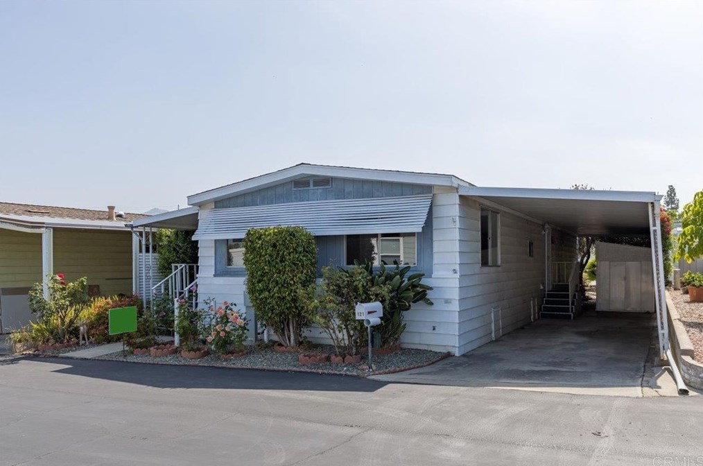 211 Citrus Ave, Escondido CA  92027-3435 exterior