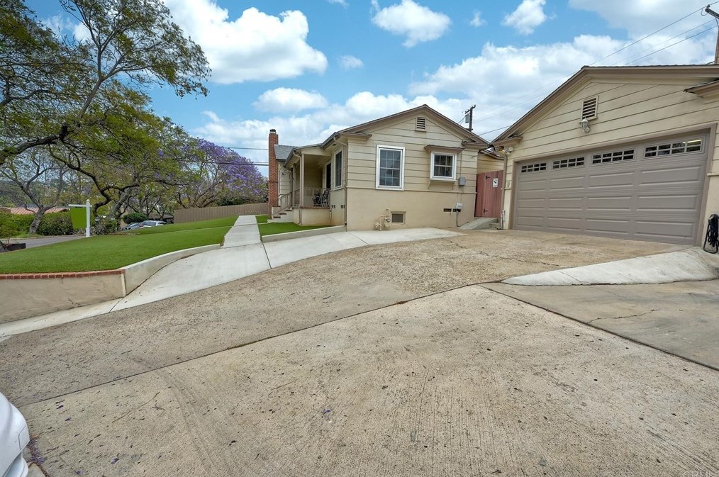 8845 Greenview Pl, Spring Valley CA  91977-1018 exterior