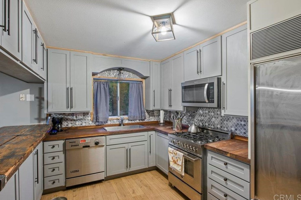2526 Palo Alto Way, Running Springs CA  92382 exterior