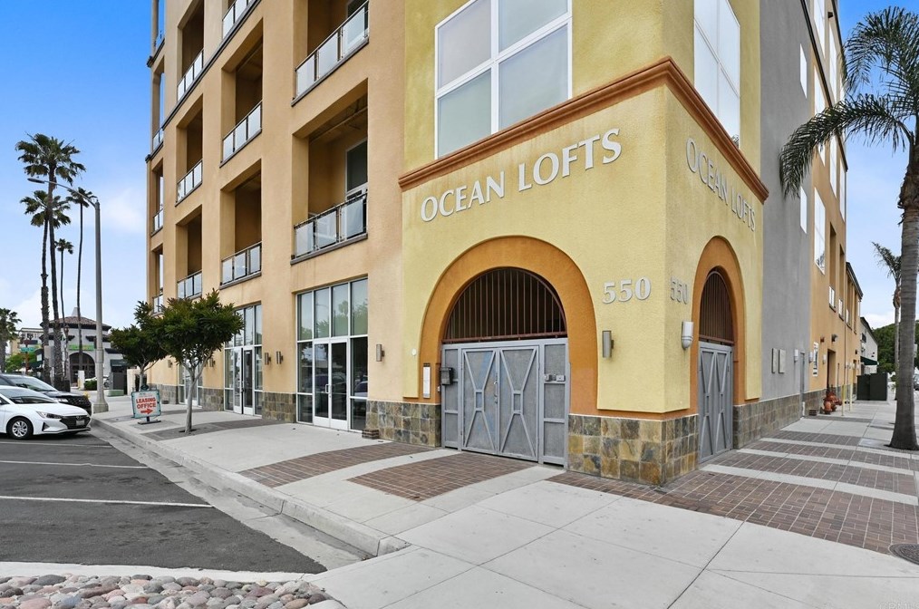 550 Seagaze Dr #18, Oceanside, CA 92054