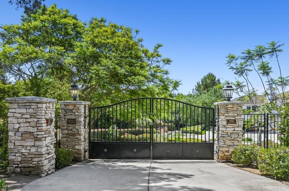 3908 Wendi Ct, Fallbrook CA  92028-8668 exterior