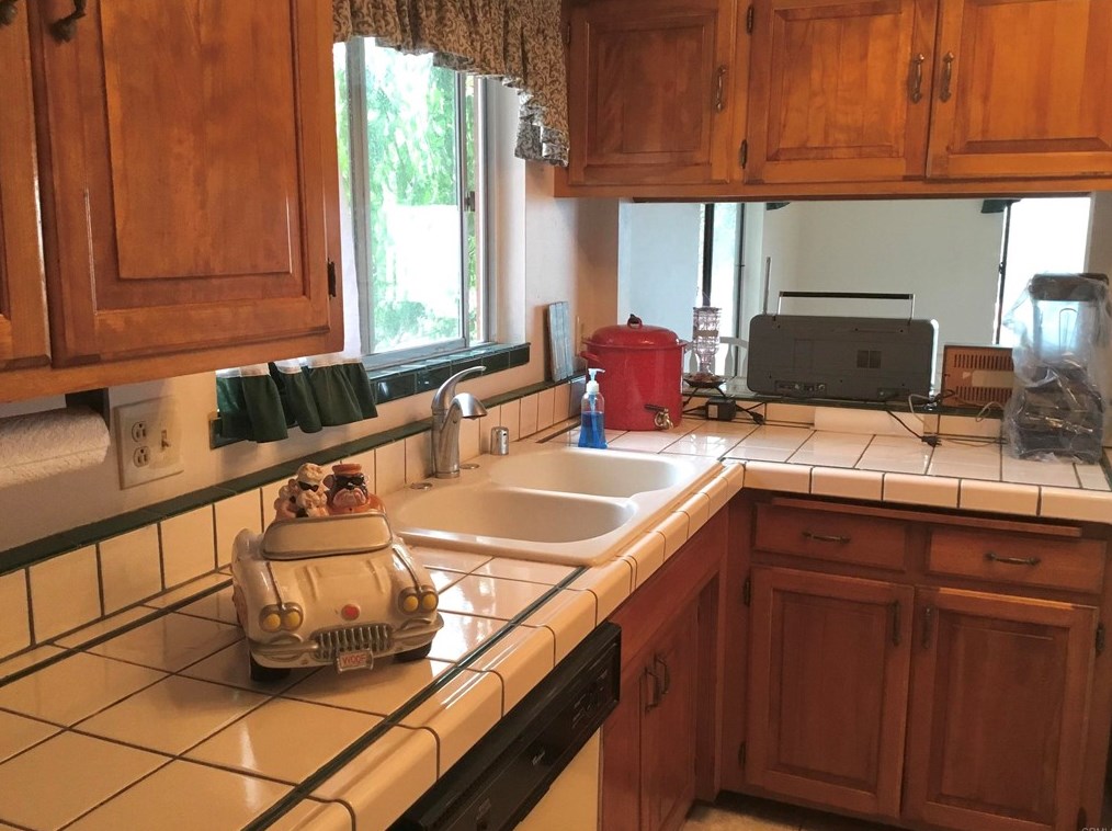 4592 Sleeping Indian Rd, Fallbrook CA  92028-8873 exterior