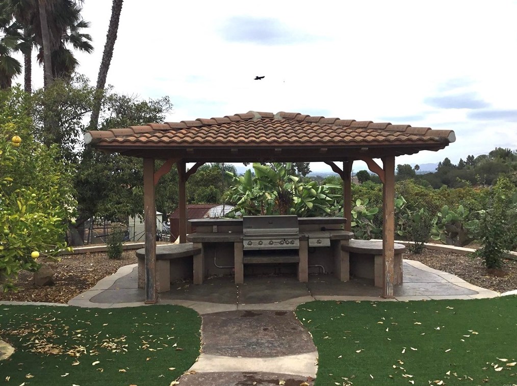 4592 Sleeping Indian Rd, Fallbrook CA  92028-8873 exterior