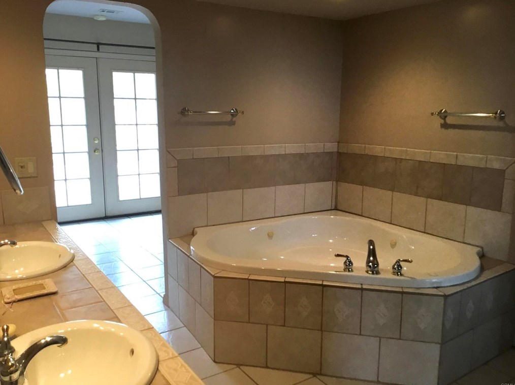 4592 Sleeping Indian Rd, Fallbrook CA  92028-8873 exterior