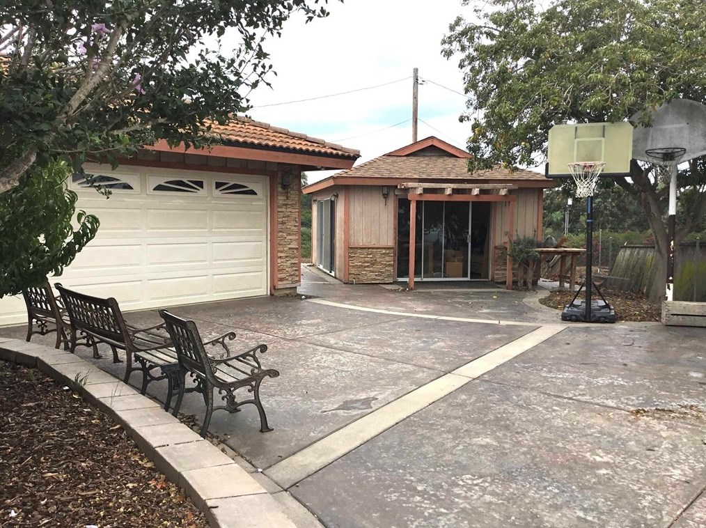 4592 Sleeping Indian Rd, Fallbrook CA  92028-8873 exterior