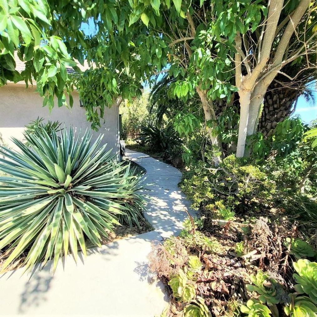 518 Hilbert Dr, Fallbrook CA  92028-1602 exterior