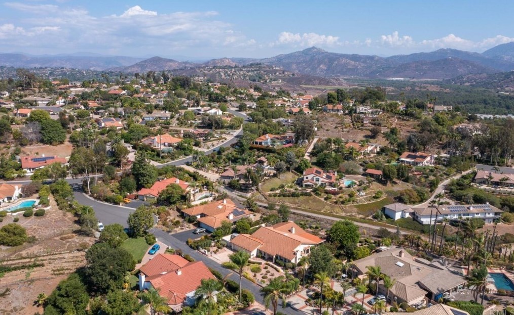 413 San Placido Ct, Escondido CA  92029-7913 exterior