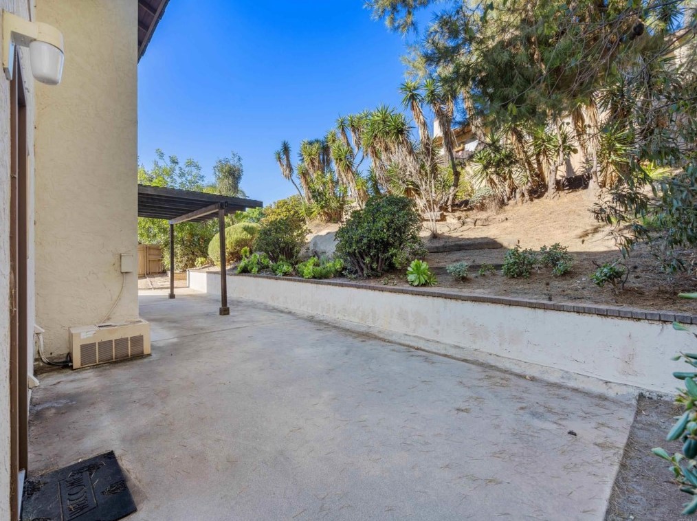 1268 Avocado Ave, Escondido CA  92026-2417 exterior