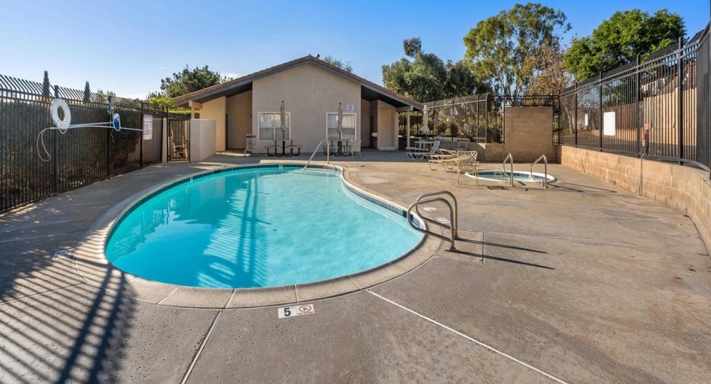 1268 Avocado Ave, Escondido CA  92026-2417 exterior