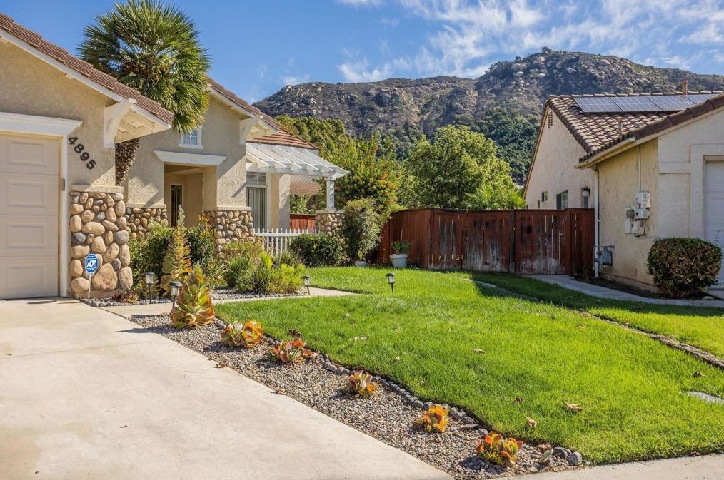 4895 Lake Shore Pl, Fallbrook CA  92028-7827 exterior