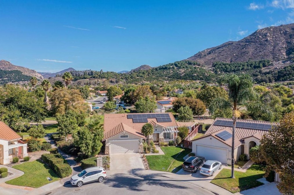 4895 Lake Shore Pl, Fallbrook CA  92028-7827 exterior