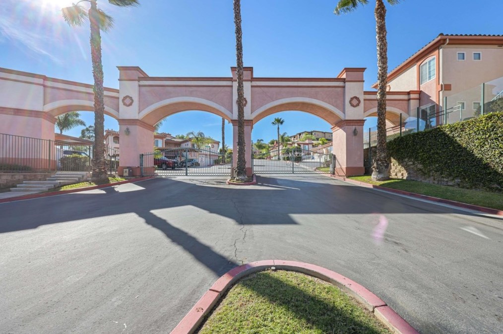 2708 Lake Pointe Dr, Spring Valley CA  91977-3482 exterior