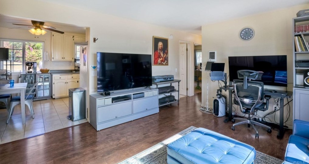 1637 Helix St, Spring Valley CA  91977-6672 exterior