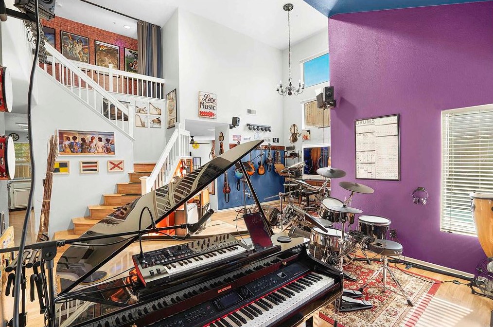 107 Silvercreek Dr, Santee CA  92071-6908 exterior