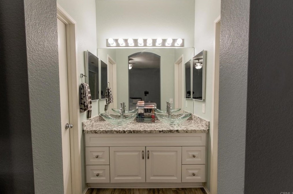 33180 Camino Piedra Rojo, Temecula CA  92592-1806 exterior