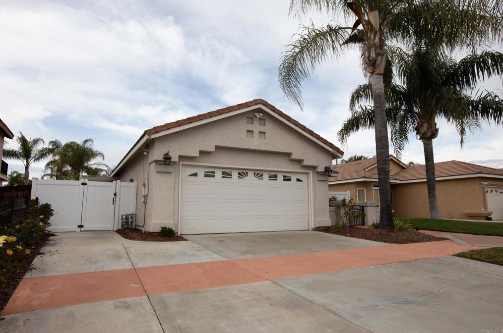 33180 Camino Piedra Rojo, Temecula CA  92592-1806 exterior
