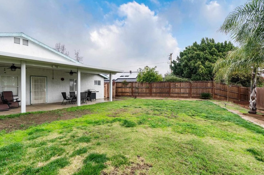 169 Shelby Ln, Fallbrook CA  92028-2722 exterior