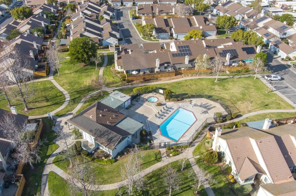 464 Nantucket Gln, Escondido CA  92027-2761 exterior