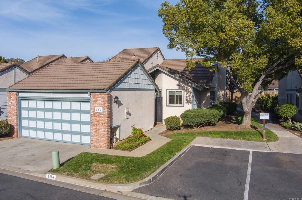 464 Nantucket Gln, Escondido CA  92027-2761 exterior