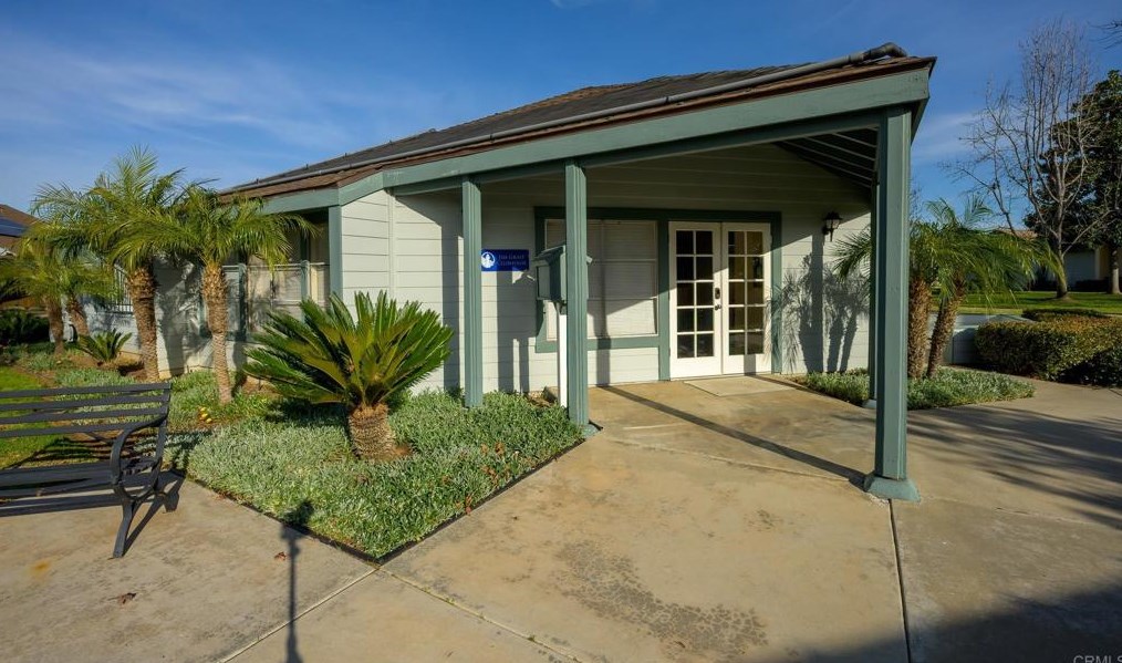 464 Nantucket Gln, Escondido CA  92027-2761 exterior