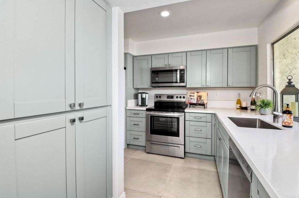 1444 Falcon Ln, El Cajon, CA 92020