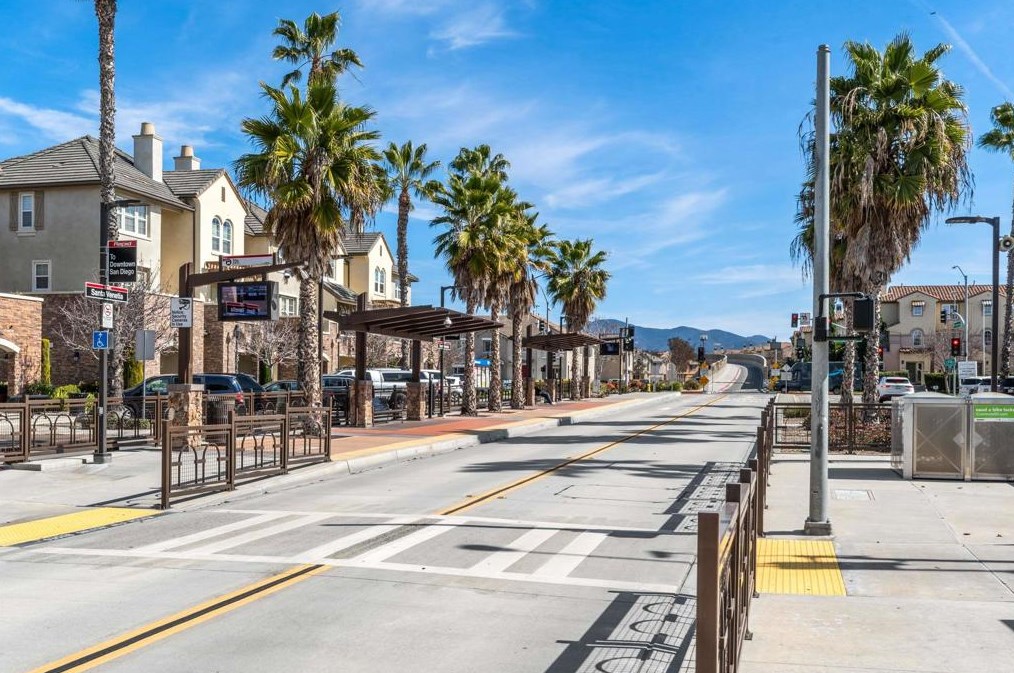 1886 Caminito Treviana, Chula Vista CA  91913-3924 exterior